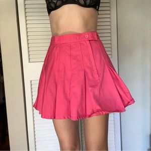 Bright pink tennis skirt from Ellesse.
